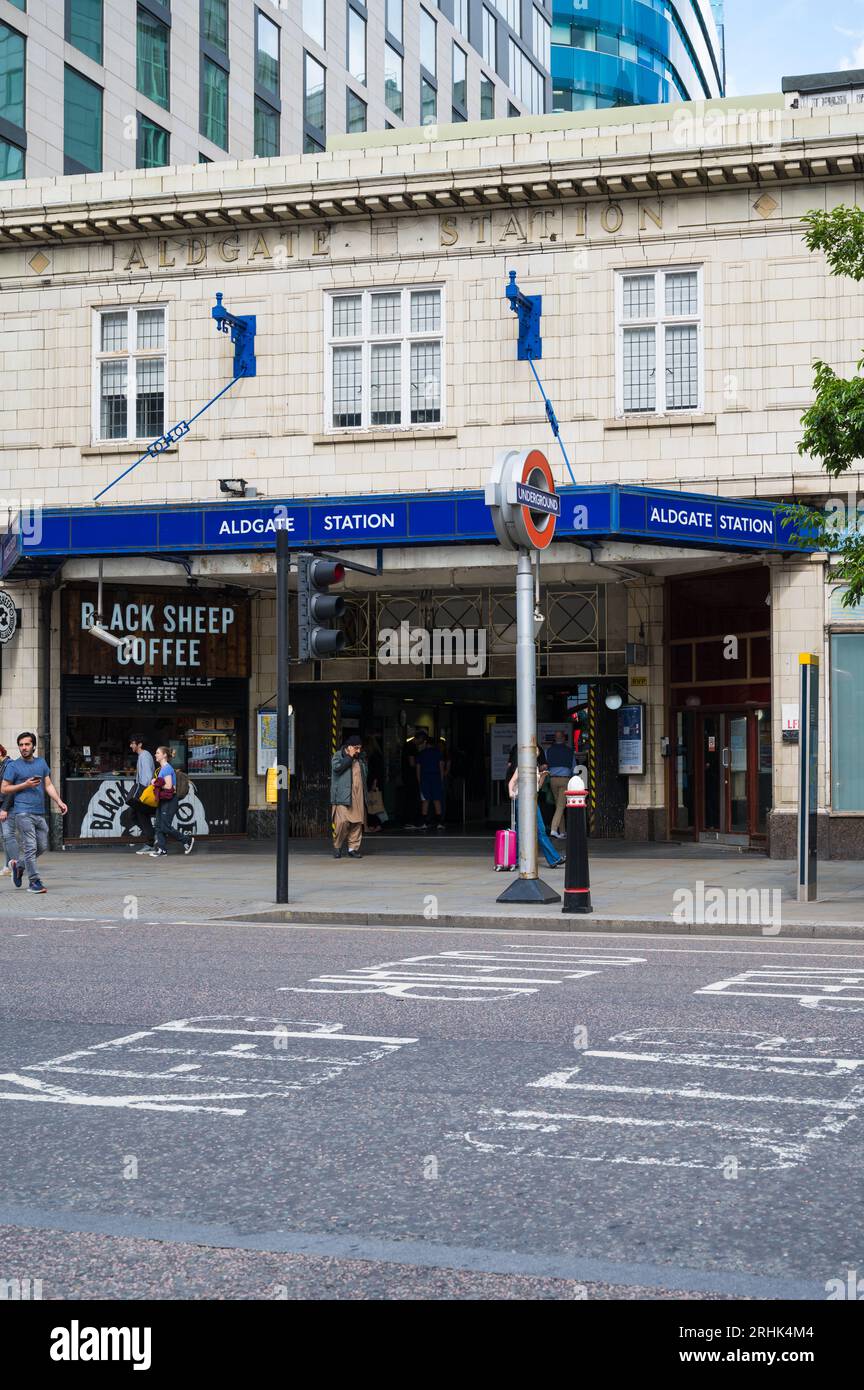 Stazione della metropolitana di Aldgate London in Aldgate High Street nella City di Londra. Inghilterra, Regno Unito Foto Stock