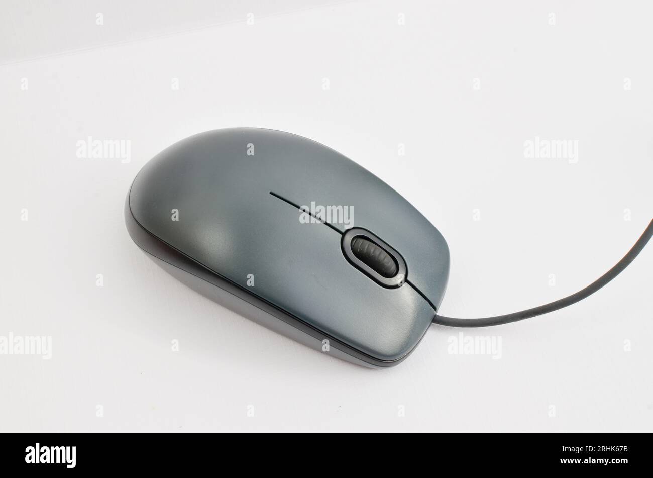 Primo piano di un mouse per computer dal design moderno, simbolo della tecnologia e del computing moderno. Perfetto per concetti tecnologici, simbolo dell'era digitale e. Foto Stock