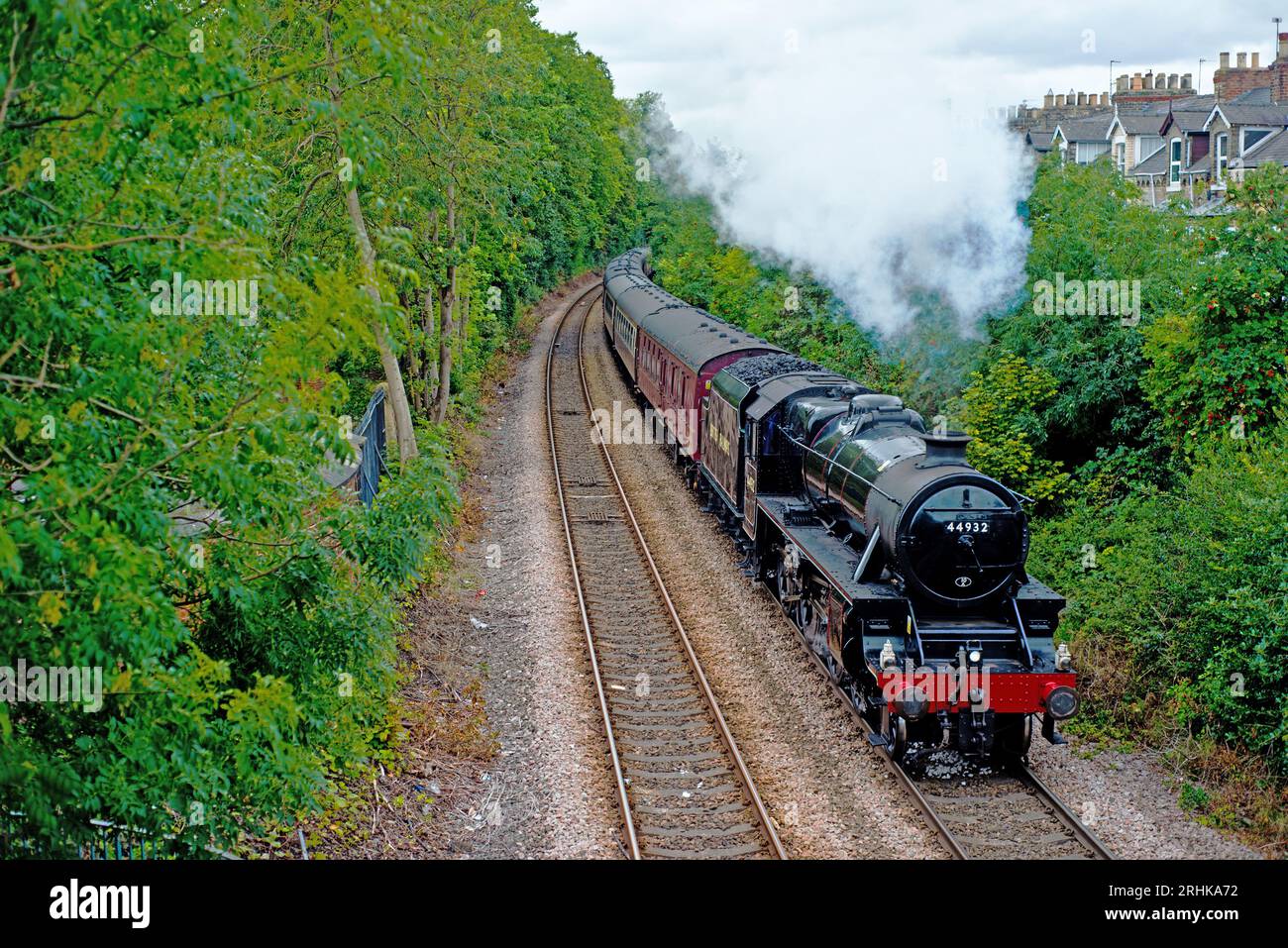 Black 5 Steam Locomotive no 44932 a Bootham , York, Scarborough Spa Express, 17 agosto 2023 Foto Stock