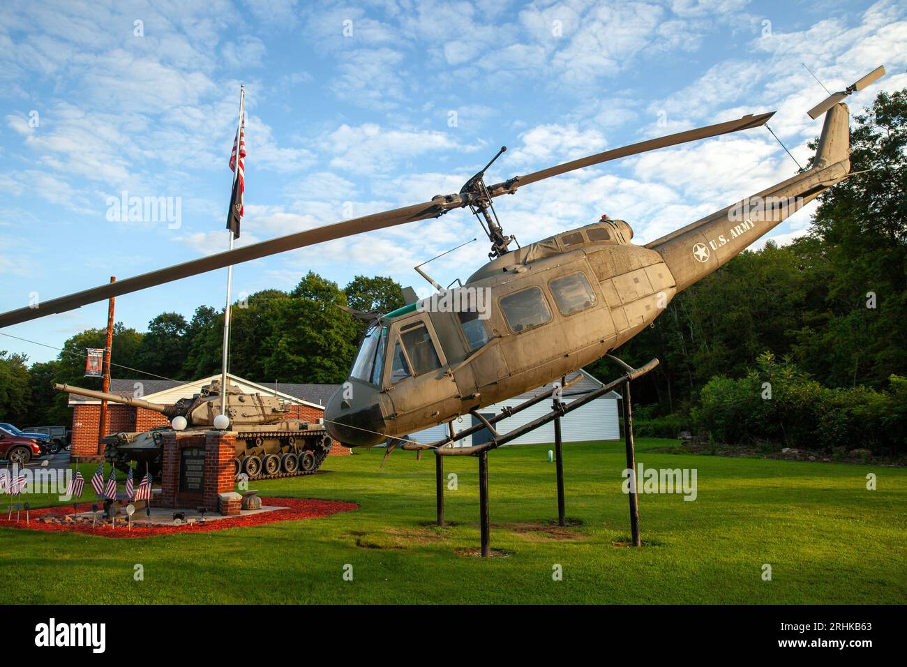 Elicottero UH-1 Huey dell'era del Vietnam come parte del memoriale per i veterani di tutte le guerre all'American Legion, Post 257, Stoystown, PA 15563 Foto Stock