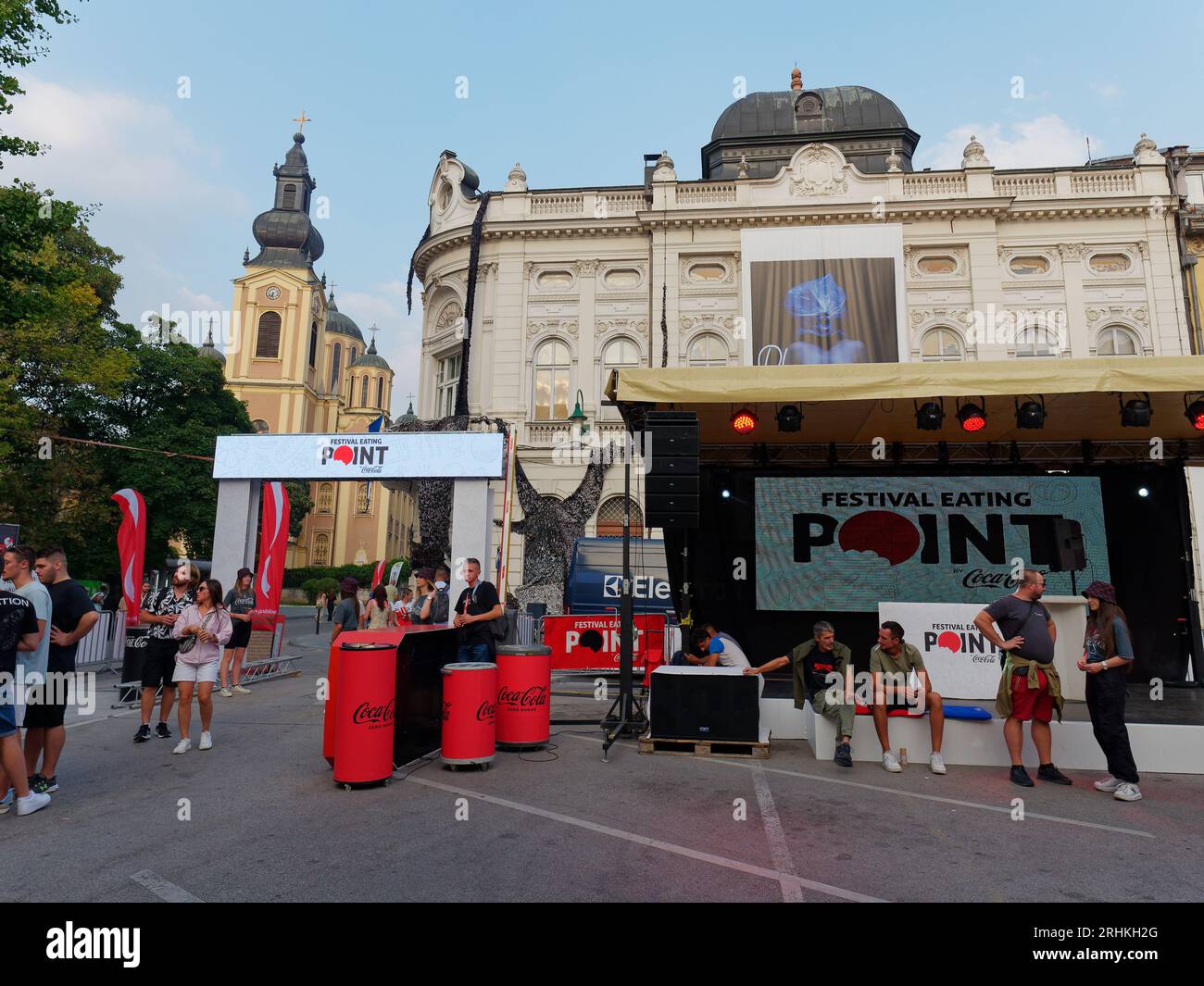 Festival del Cinema e Cattedrale della Natività di Theotokos, Sarajevo, Bosnia ed Erzegovina, 17 agosto 2023. Foto Stock