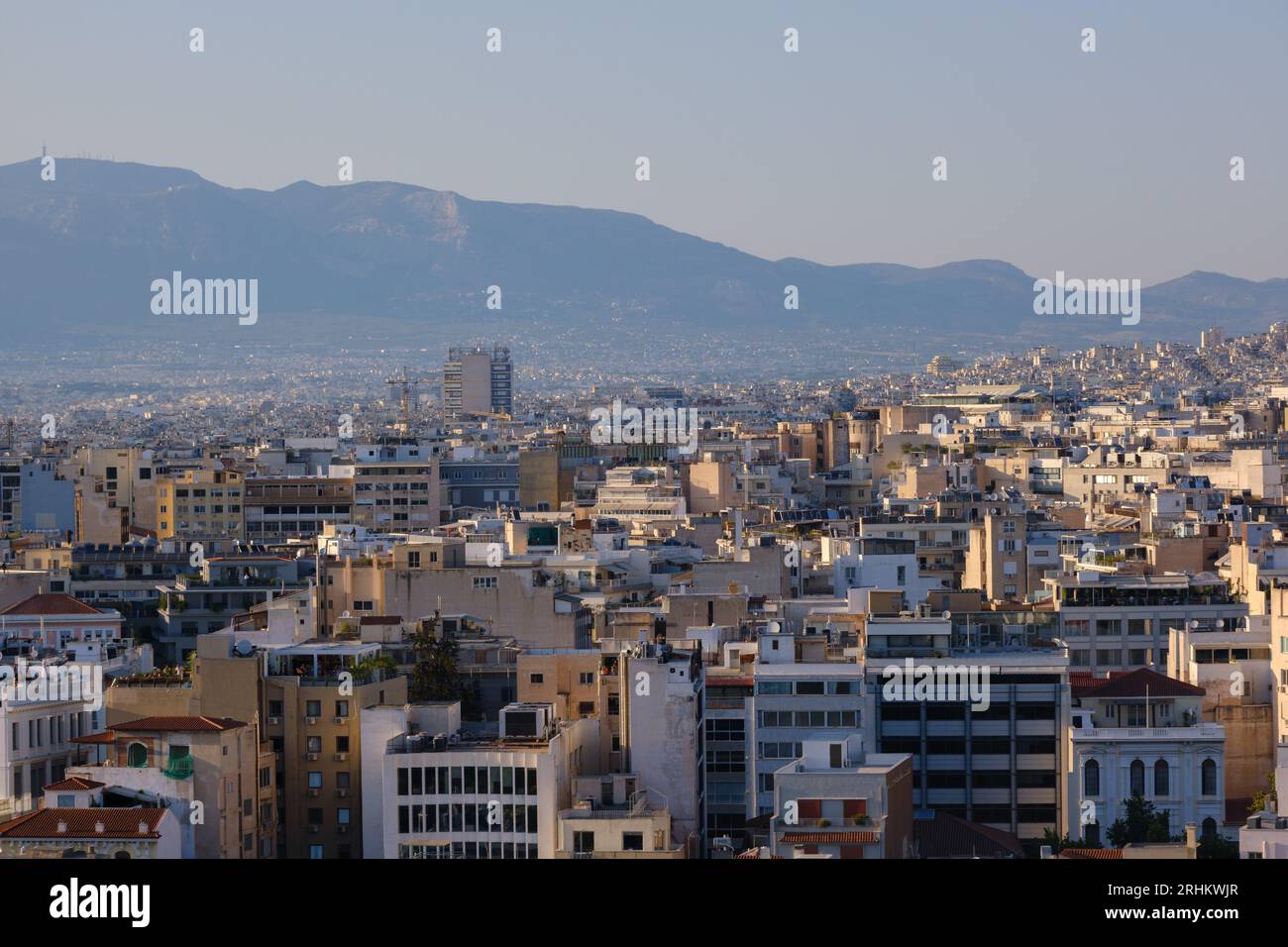 Atene, GR - 29 luglio 2023: Vista panoramica di Atene, capitale della Grecia Foto Stock