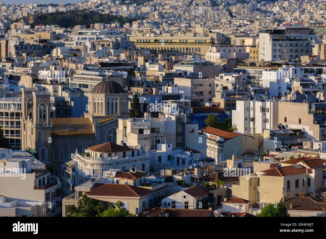 Atene, GR - 29 luglio 2023: Vista panoramica di Atene, capitale della Grecia Foto Stock