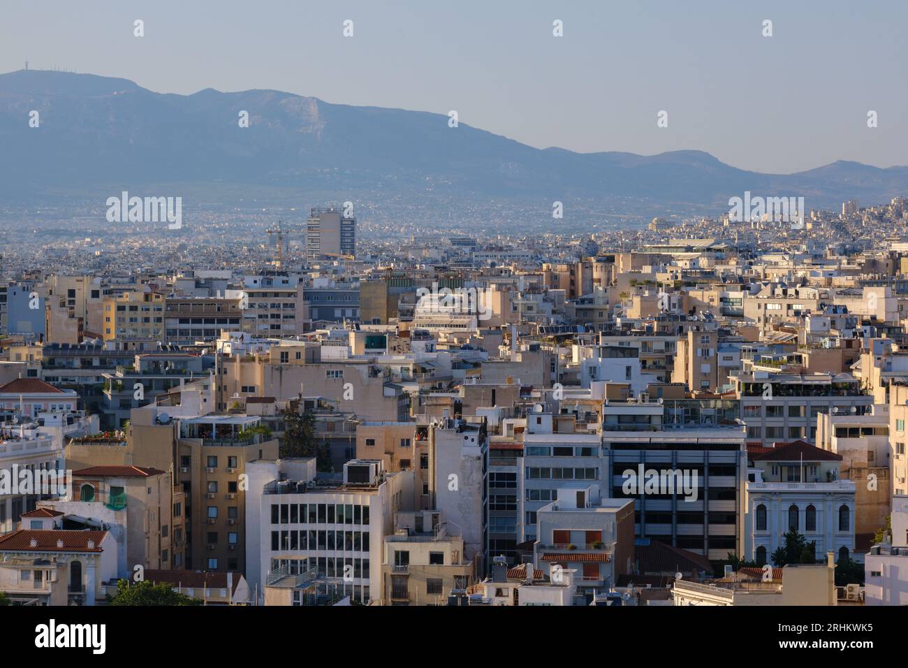 Atene, GR - 29 luglio 2023: Vista panoramica di Atene, capitale della Grecia Foto Stock