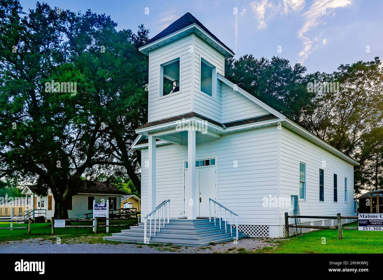 Malone Chapel è raffigurata al Semmes Heritage Park, 16 agosto 2023, a Semmes, Alabama. La cappella è una replica del Monte Pleasant Baptist Church. Foto Stock