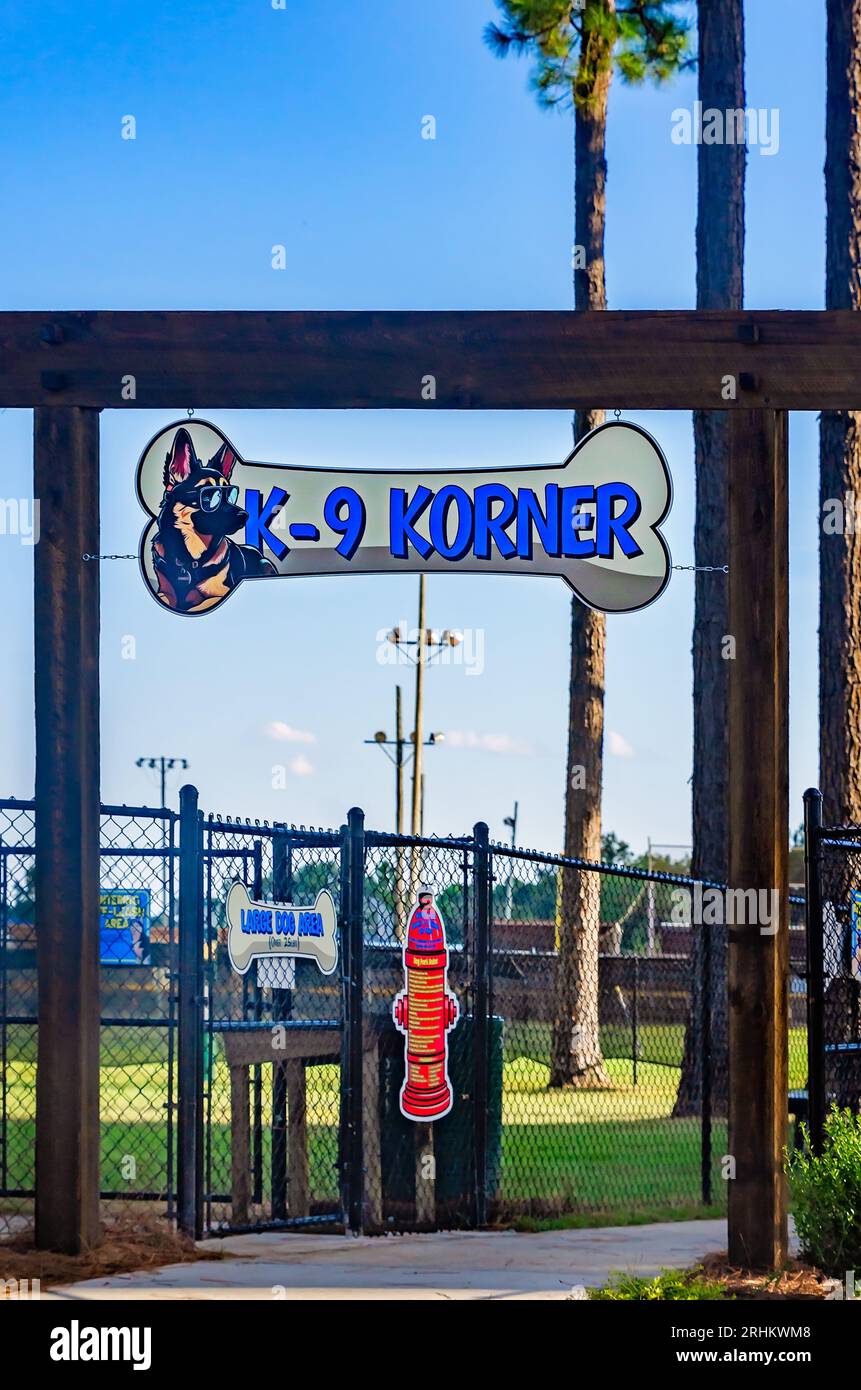 Il parco per cani K-9 Korner è raffigurato presso il Semmes Community Center, 16 agosto 2023, a Semmes, Alabama. Il nuovo parco per cani apre ufficialmente sabato. Foto Stock
