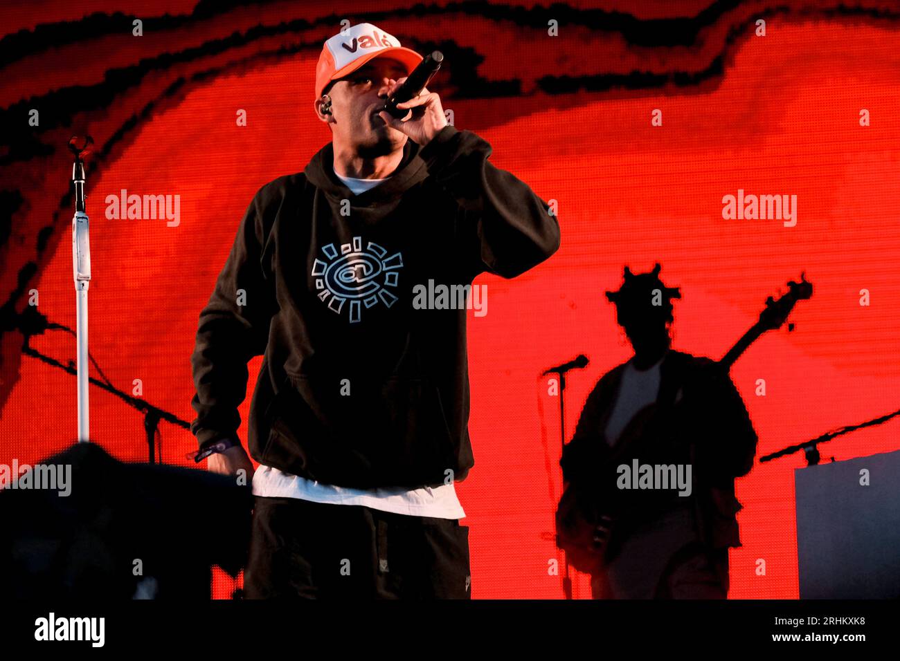 Il musicista hip hop inglese Benjamin Gerard Coyle-Larner, conosciuto professionalmente come Loyle Carner, si esibisce dal vivo sul palco del Boomtown Festival. Foto Stock