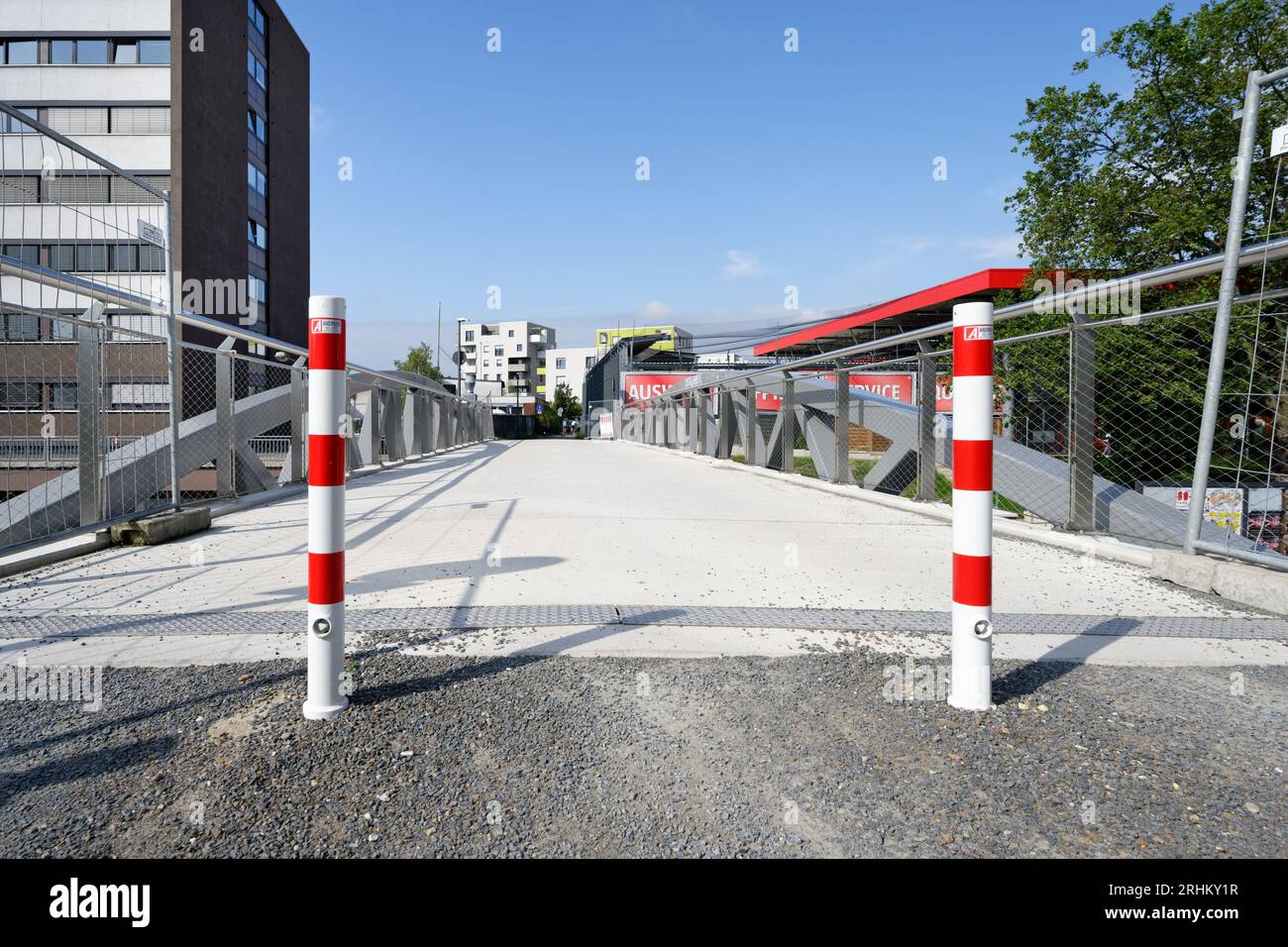 colonia, germania 17 agosto 2023: ponte pedonale e ciclabile di nuova costruzione sul weinsbergstr a colonia, ehrenfeld Foto Stock