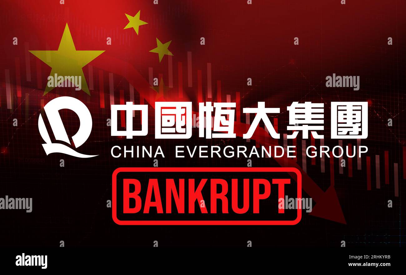 China Evergrande Group Bank va in bancarotta, redazione di notizie con Flag e tipografia. Foto Stock