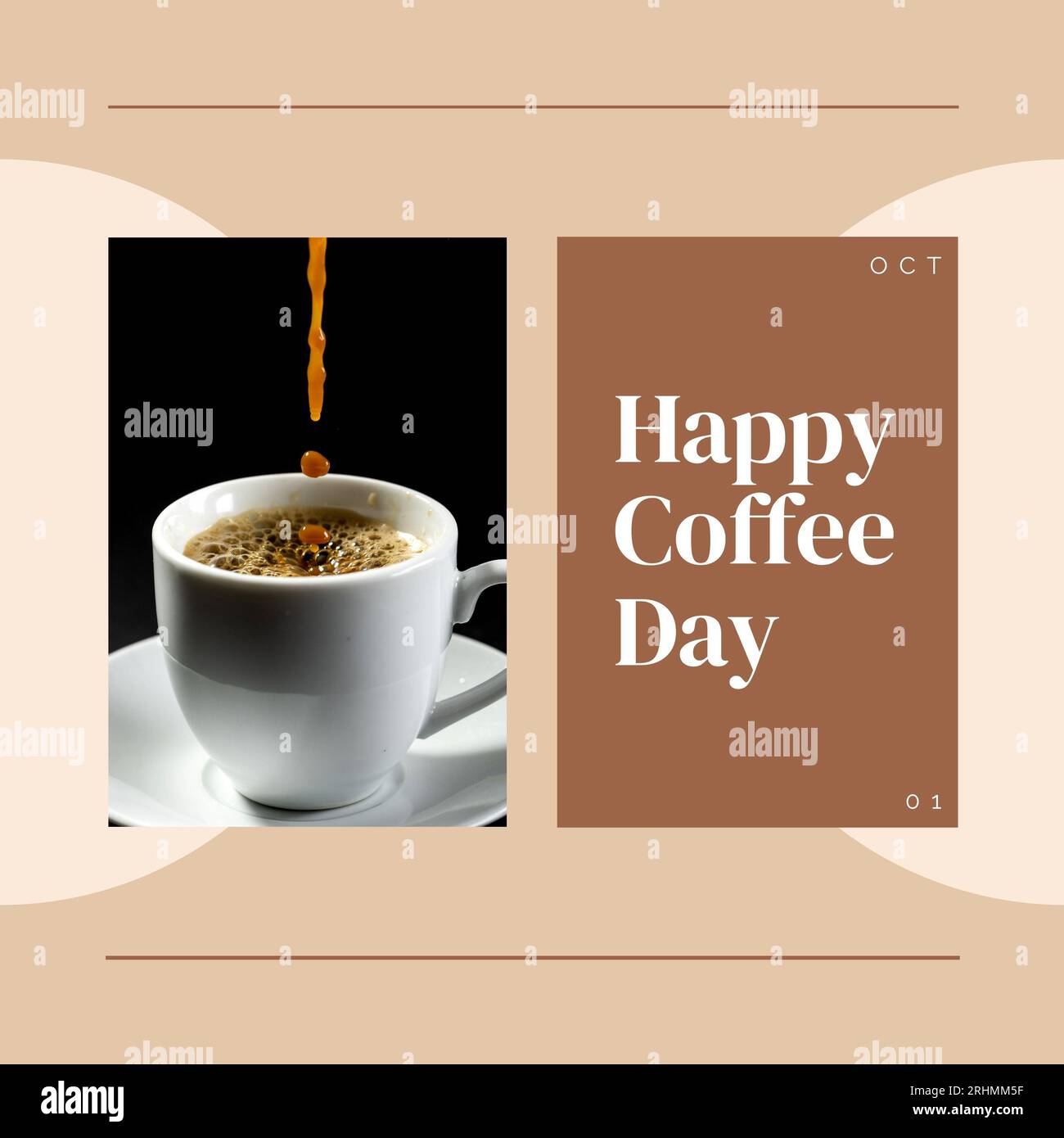 Testo e data felici del giorno del caffè su marrone con caffè appena estratto versato nella tazza Foto Stock