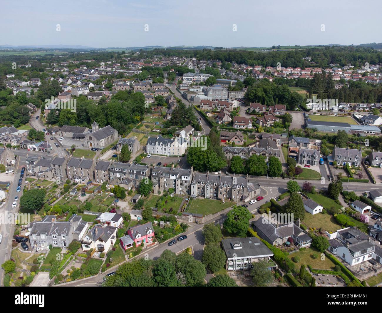 Una vista droni di Peterculter, un sobborgo di Aberdeen, in Scozia, vicino al fiume Dee Foto Stock