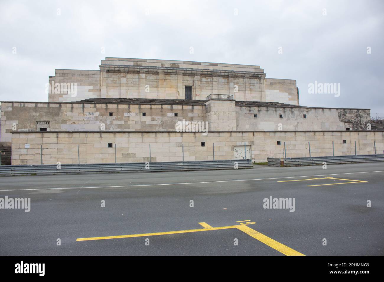 Zeppelin Tribune a Norimberga, Germania. Monumento al fascismo e al nazismo. Eredità della seconda Guerra Mondiale. Punto di riferimento Zeppelin Field. Foto Stock