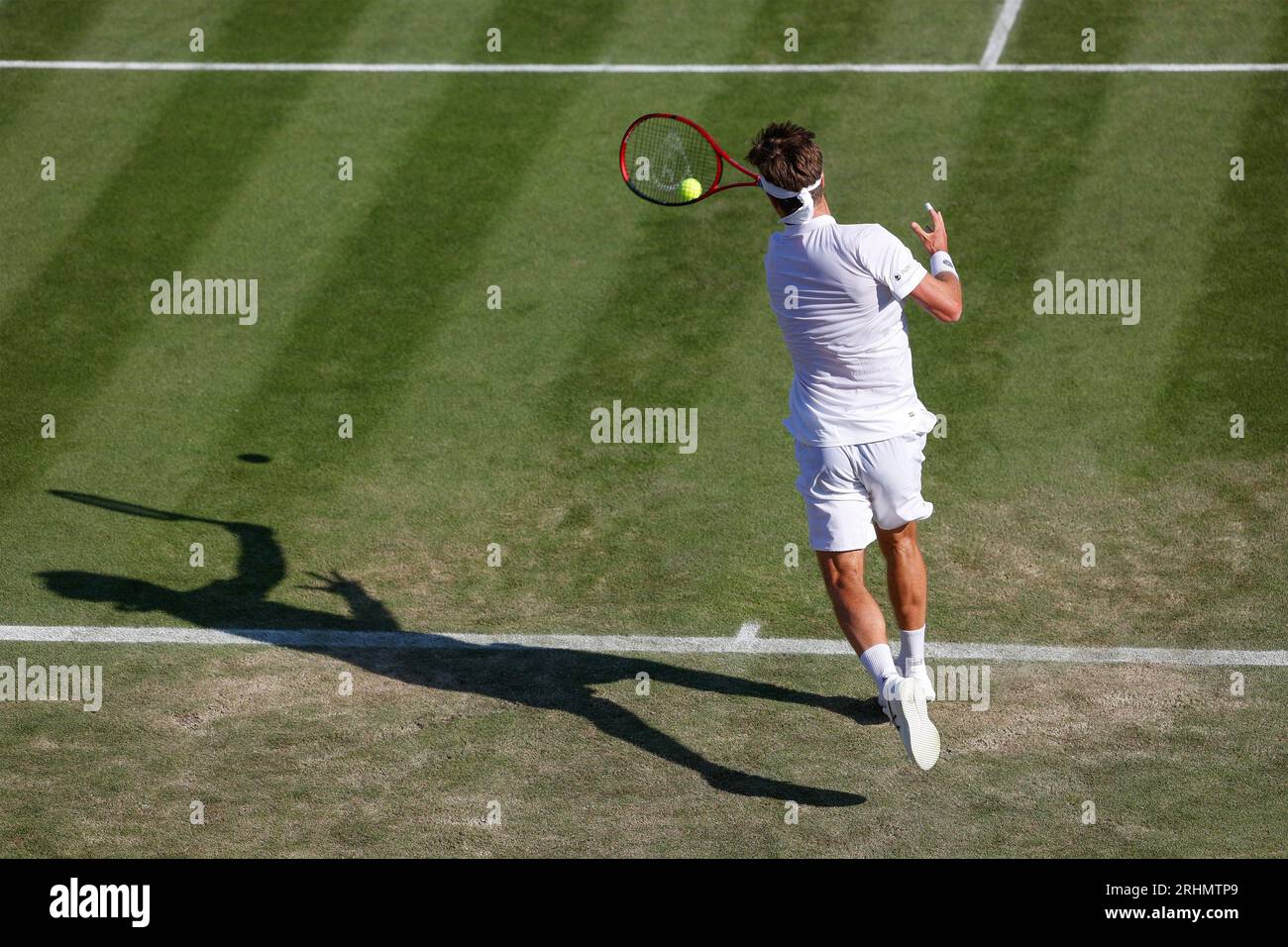 Il tennista Liam Broady (GBR) in azione ai Campionati di Wimbledon 2023, All England Lawn Tennis and Croquet Club, Londra, Inghilterra. Foto Stock