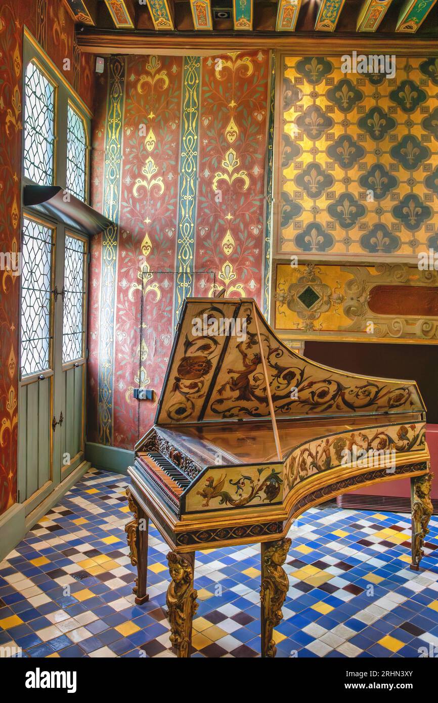 Pianoforte antico all'interno di Château de Blois, Francia Foto Stock