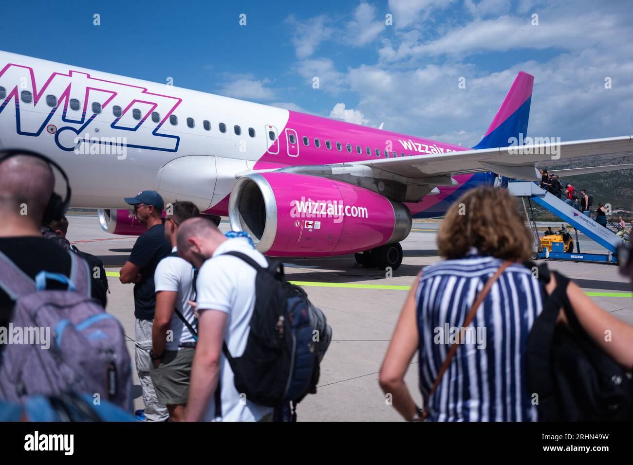 Immagine ©concessa in licenza a Parsons Media. 21/08/2022. Dubrovnik, Croazia. Aereo Wizz Air sull'asfalto dell'aeroporto di Dubrovnik in Croazia. Foto di Andrew Parsons / Parsons Media Foto Stock