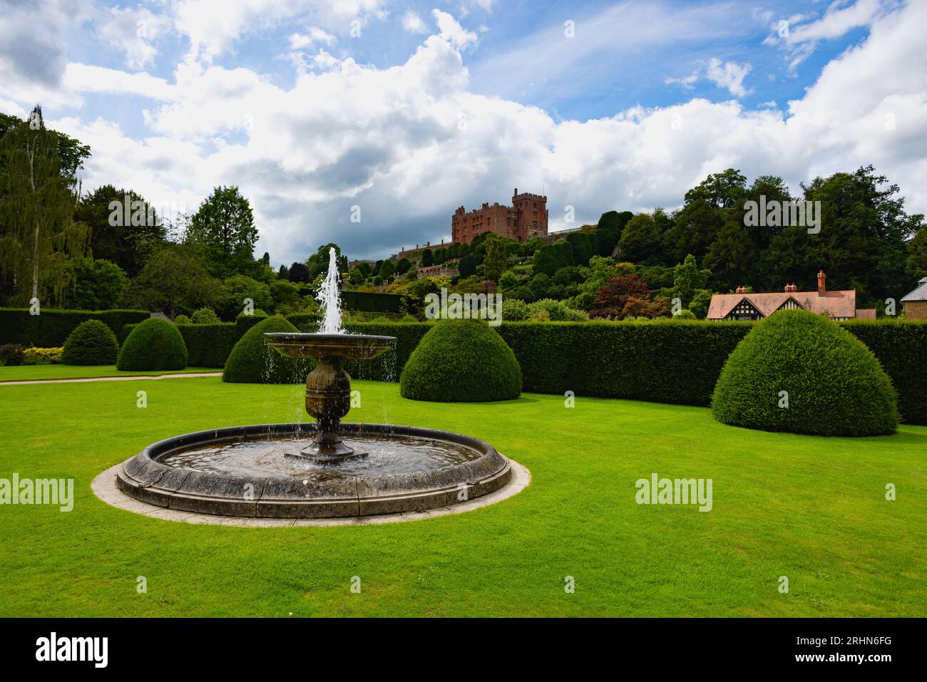 Giardino del castello di Powis a Welshpool Foto Stock
