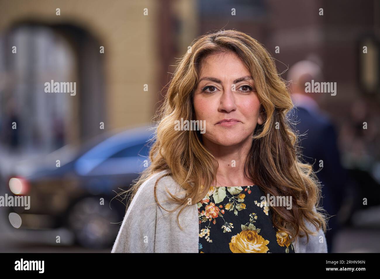 L'AIA - 18/08/2023, Dilan Yesilgoz, ministro demissionario della giustizia e della sicurezza arriva al Binnenhof prima della riunione settimanale del gabinetto. Il gabinetto uscente si riunirà di nuovo dopo le vacanze estive. ANP PHIL NIJHUIS paesi bassi fuori - belgio fuori Foto Stock