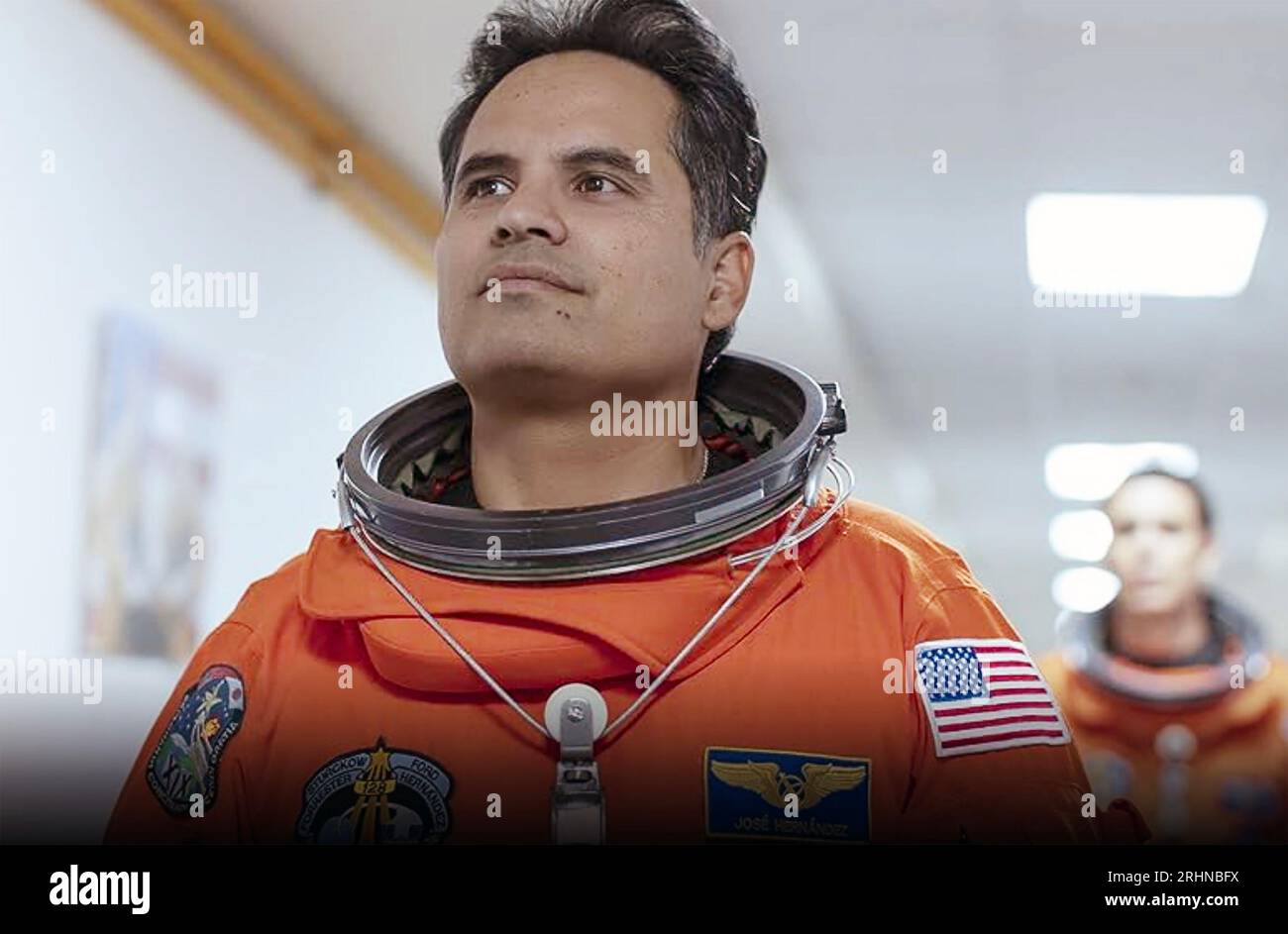 A MILLION MILES AWAY 2023 Amazon prime film con Michael Peña Foto Stock