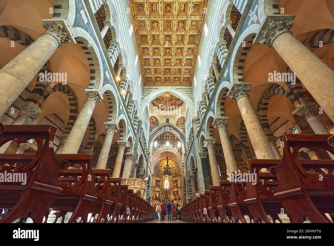 Suggestivo interno del Duomo di Pisa, Italia Foto Stock