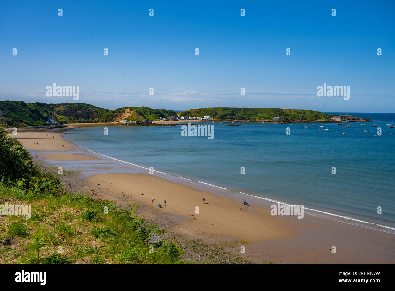 Guardando in basso sulla spiaggia di Traeth Morfa Nefynm sulla costa nord del Llyn. Penisola del Galles settentrionale. Foto Stock