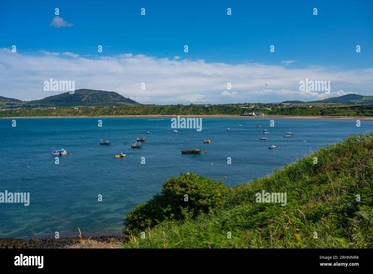 Guardando lungo la spiaggia verso Porthdinllaen a Traeth Morfa Nefynm sulla costa nord del Llyn. Penisola del Galles settentrionale. Foto Stock