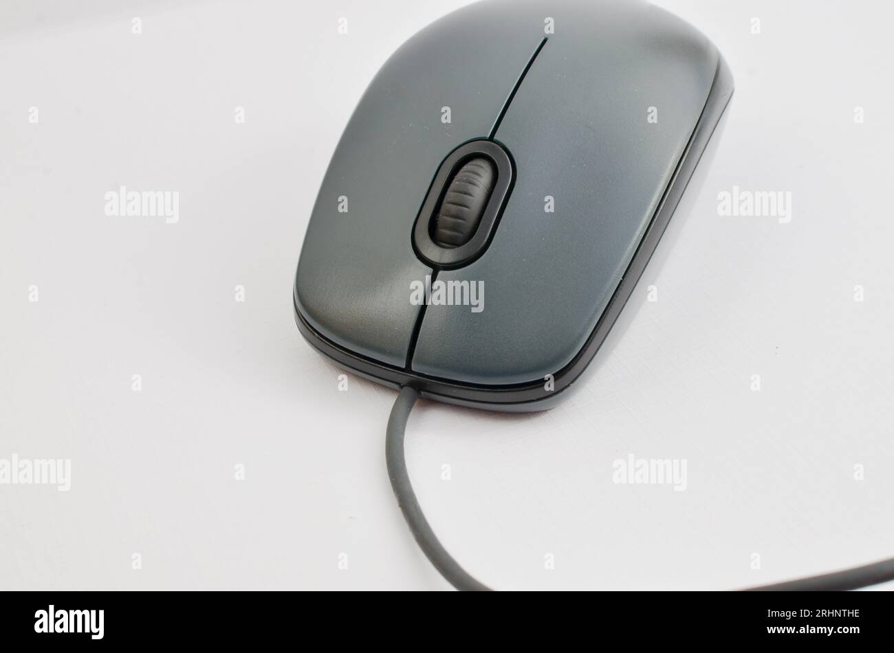 Primo piano di un mouse per computer dal design moderno, simbolo della tecnologia e del computing moderno. Perfetto per concetti tecnologici, simbolo dell'era digitale e. Foto Stock