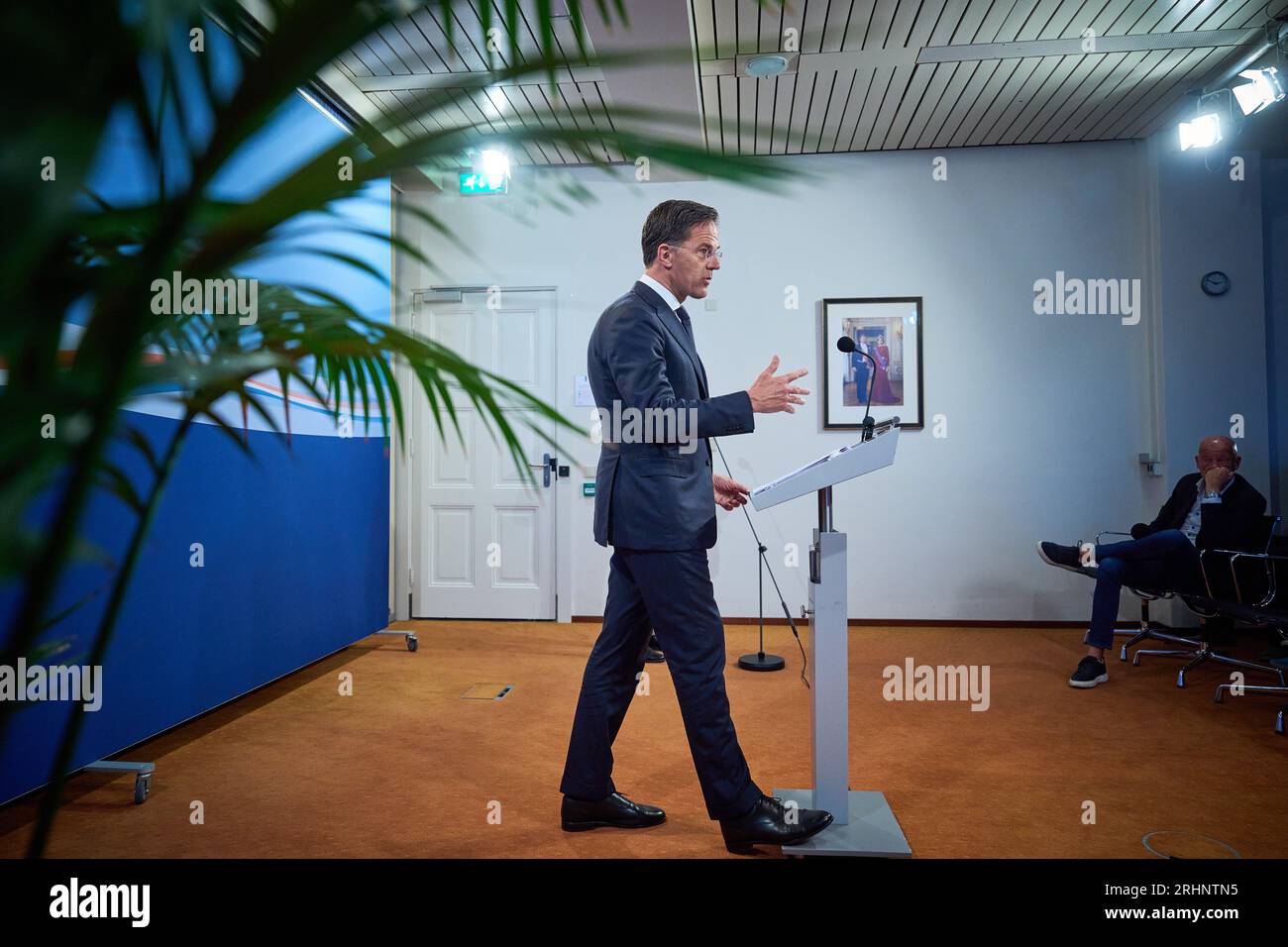 L'AIA - 18/08/2023, L'AIA - il primo ministro uscente Mark Rutte parla alla stampa dopo il Consiglio settimanale dei ministri. Il gabinetto uscente si riunisce di nuovo per la prima volta dopo le vacanze estive. ANP PHIL NIJHUIS paesi bassi fuori - belgio fuori Foto Stock