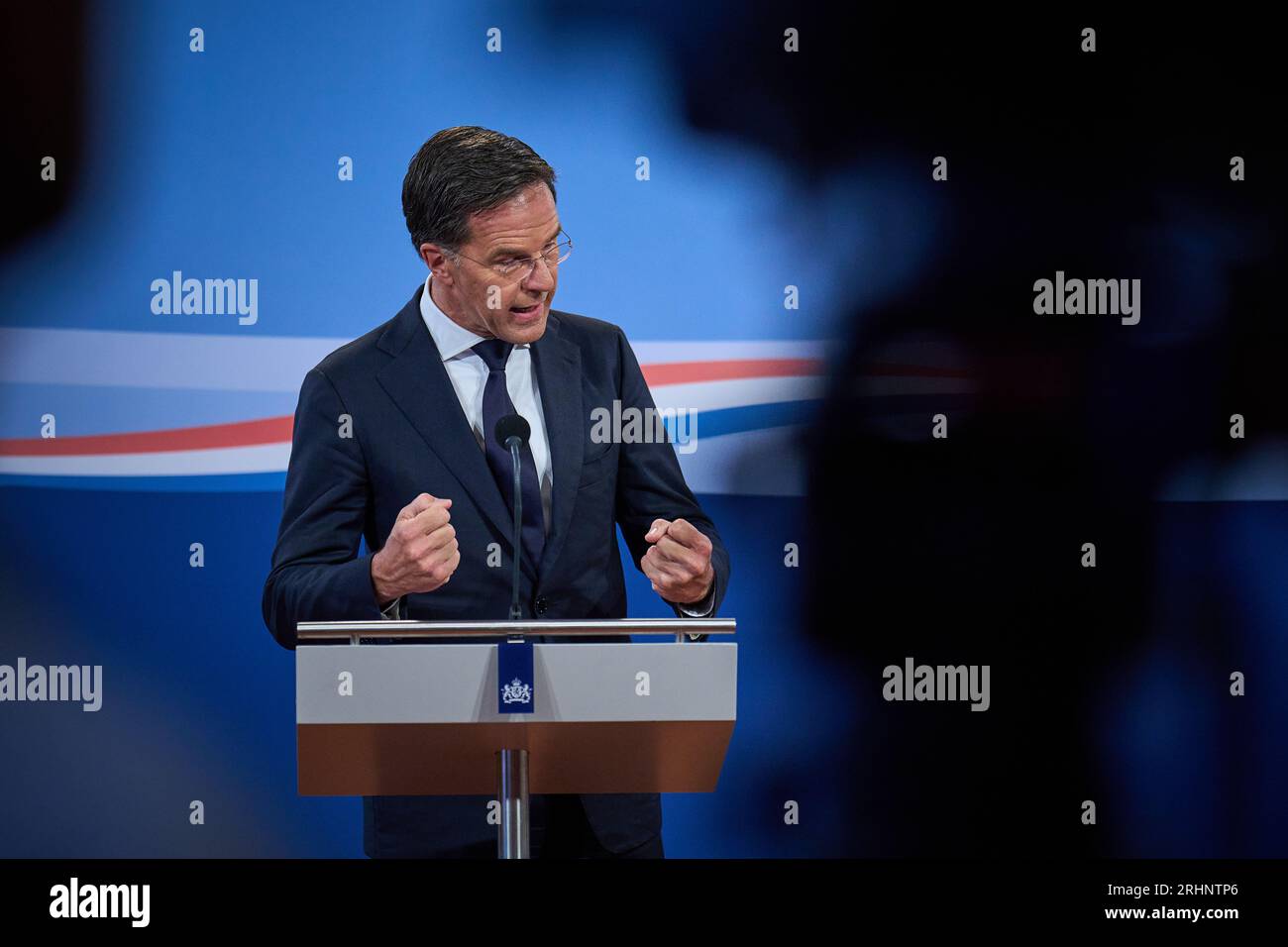 L'AIA - 18/08/2023, L'AIA - il primo ministro uscente Mark Rutte parla alla stampa dopo il Consiglio settimanale dei ministri. Il gabinetto uscente si riunisce di nuovo per la prima volta dopo le vacanze estive. ANP PHIL NIJHUIS paesi bassi fuori - belgio fuori Foto Stock
