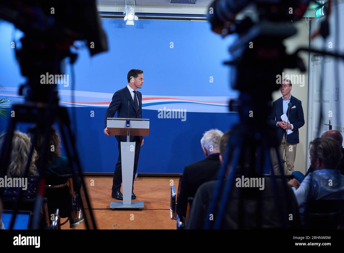 L'AIA - 18/08/2023, L'AIA - il primo ministro uscente Mark Rutte parla alla stampa dopo il Consiglio settimanale dei ministri. Il gabinetto uscente si riunisce di nuovo per la prima volta dopo le vacanze estive. ANP PHIL NIJHUIS paesi bassi fuori - belgio fuori Foto Stock