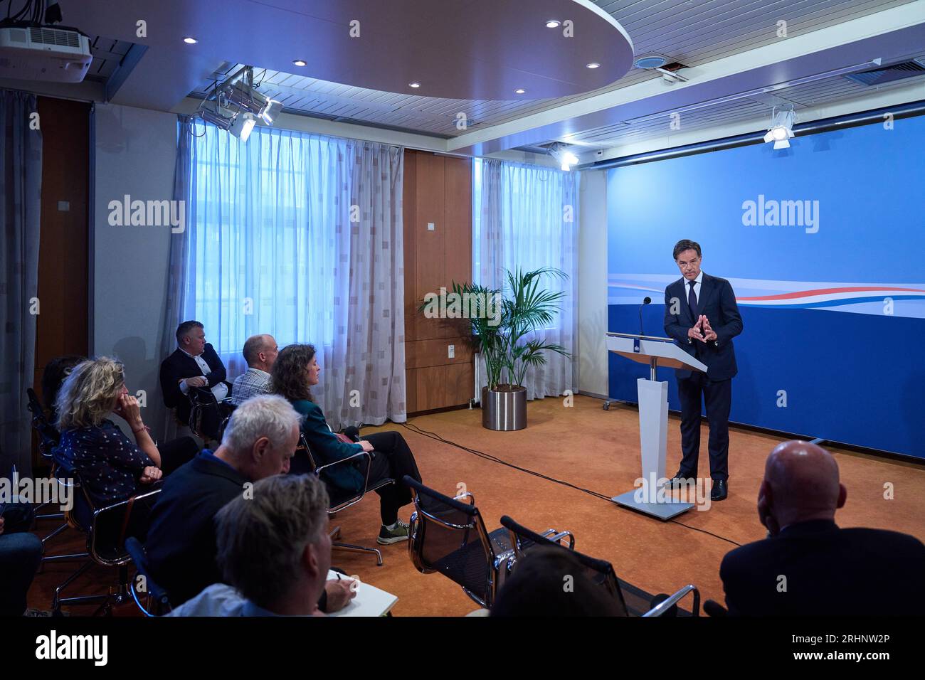 L'AIA - 18/08/2023, L'AIA - il primo ministro uscente Mark Rutte parla alla stampa dopo il Consiglio settimanale dei ministri. Il gabinetto uscente si riunisce di nuovo per la prima volta dopo le vacanze estive. ANP PHIL NIJHUIS paesi bassi fuori - belgio fuori Foto Stock