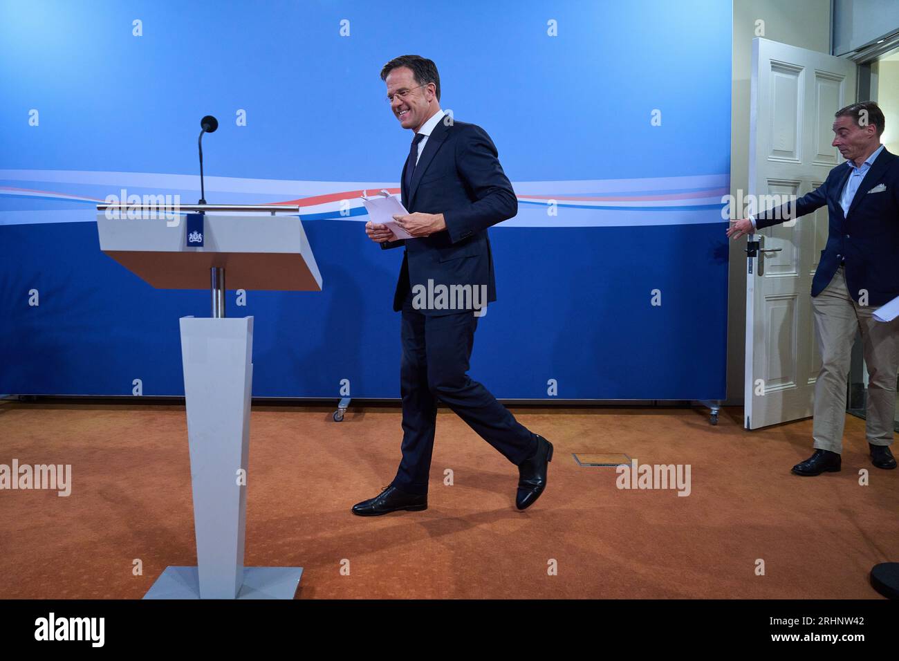 L'AIA - 18/08/2023, L'AIA - il primo ministro uscente Mark Rutte parla alla stampa dopo il Consiglio settimanale dei ministri. Il gabinetto uscente si riunisce di nuovo per la prima volta dopo le vacanze estive. ANP PHIL NIJHUIS paesi bassi fuori - belgio fuori Foto Stock