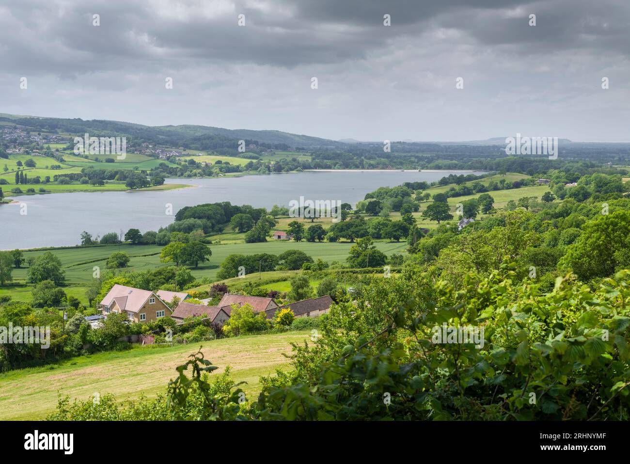 Lago Blagdon nella Yeo Valley ai piedi settentrionali delle Mendip Hills da Nemptett Thrubwell, Somerset, Inghilterra. Foto Stock