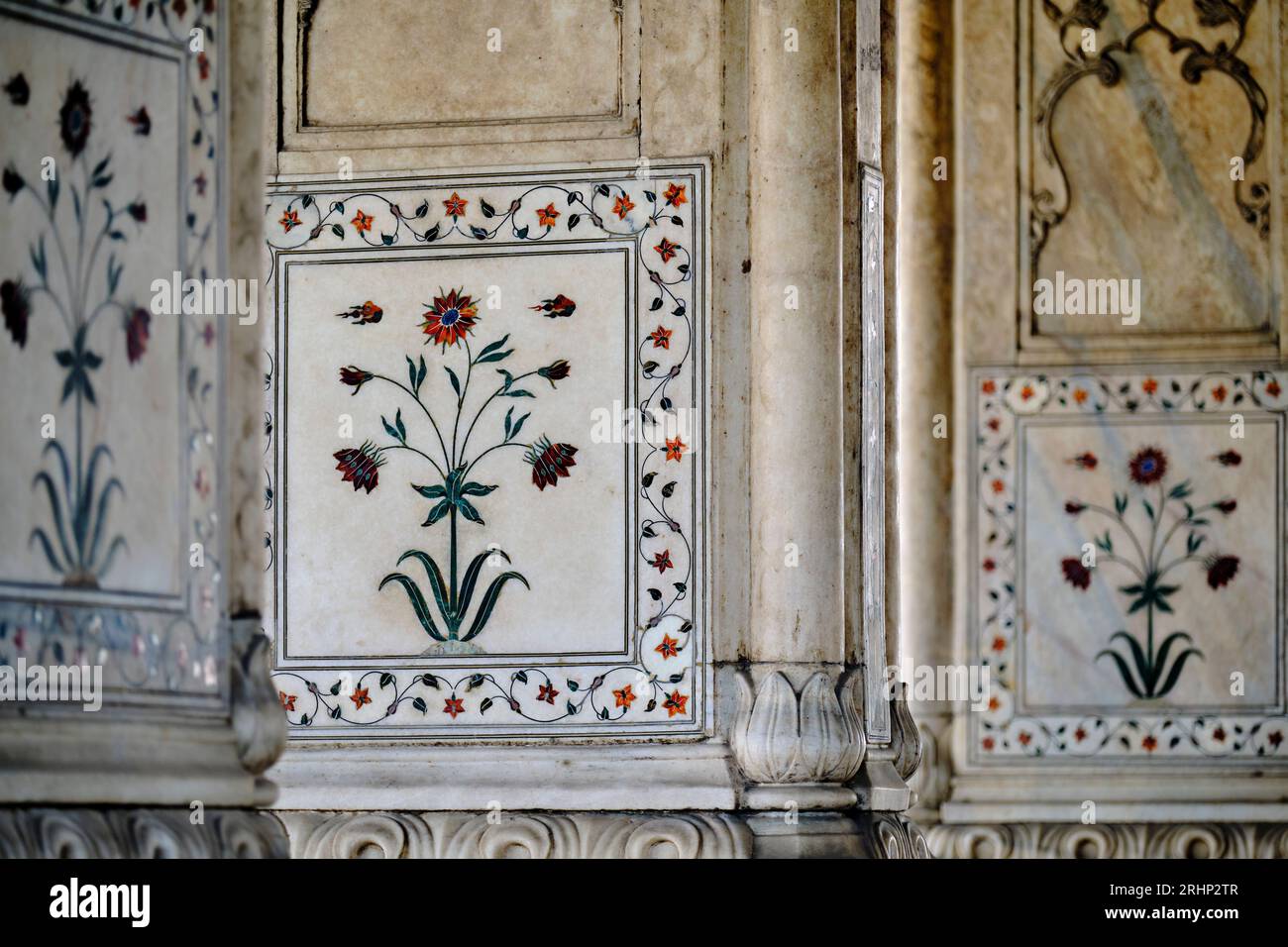 India, Delhi, Vecchia Delhi, il forte Rosso (Lal Qila), dichiarato Patrimonio dell'Umanità dall'UNESCO, costruito dall'imperatore Moghul Shah Jahan nel XVII secolo, Diwan-i-K Foto Stock