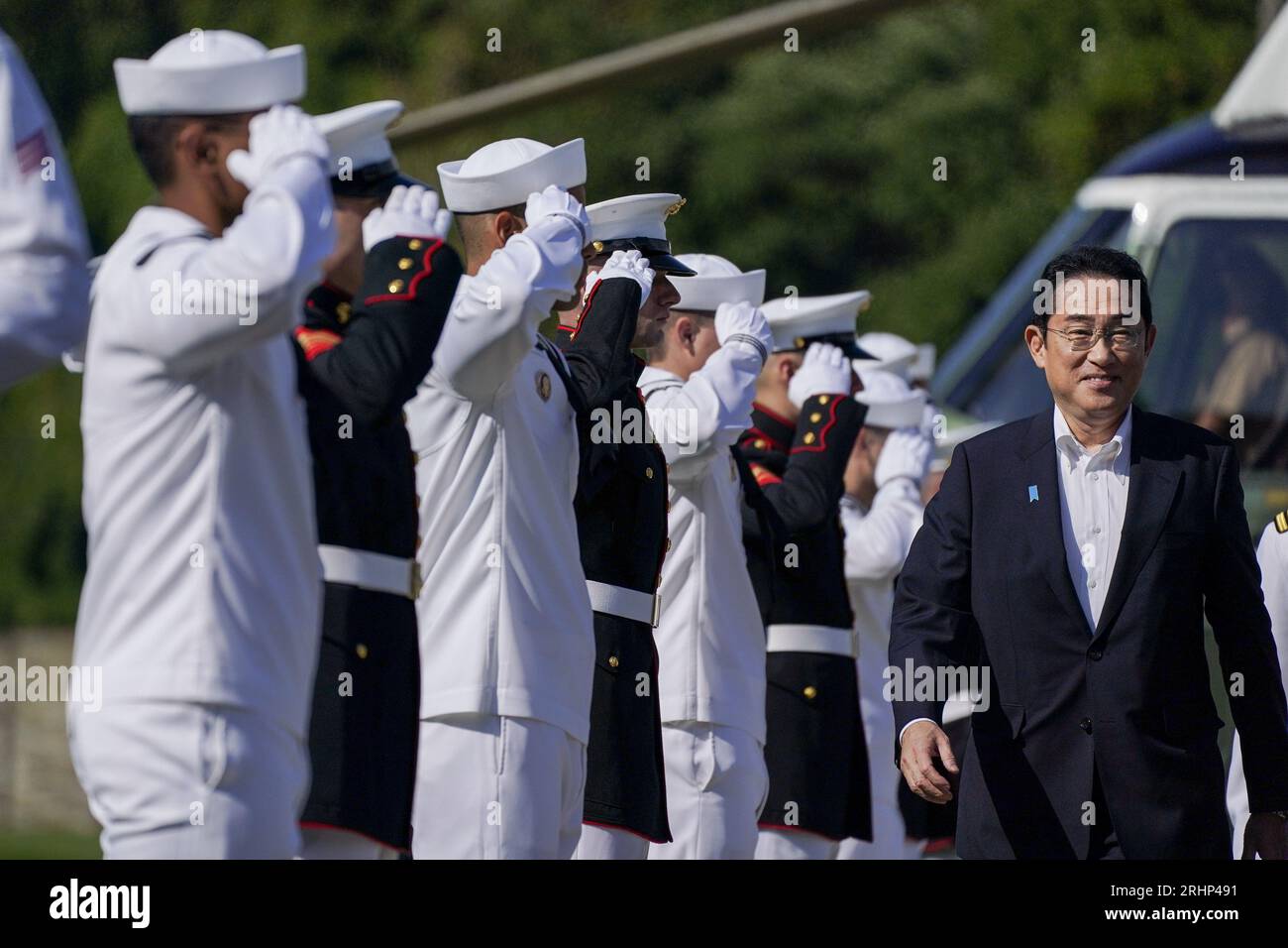 Frederick County, Stati Uniti. 18 agosto 2023. Il primo ministro giapponese Fumio Kishida arriva per un vertice trilaterale a Camp David nella Contea di Frederick, Maryland, venerdì 18 agosto 2023. Foto di Nathan Howard/UPI Credit: UPI/Alamy Live News Foto Stock