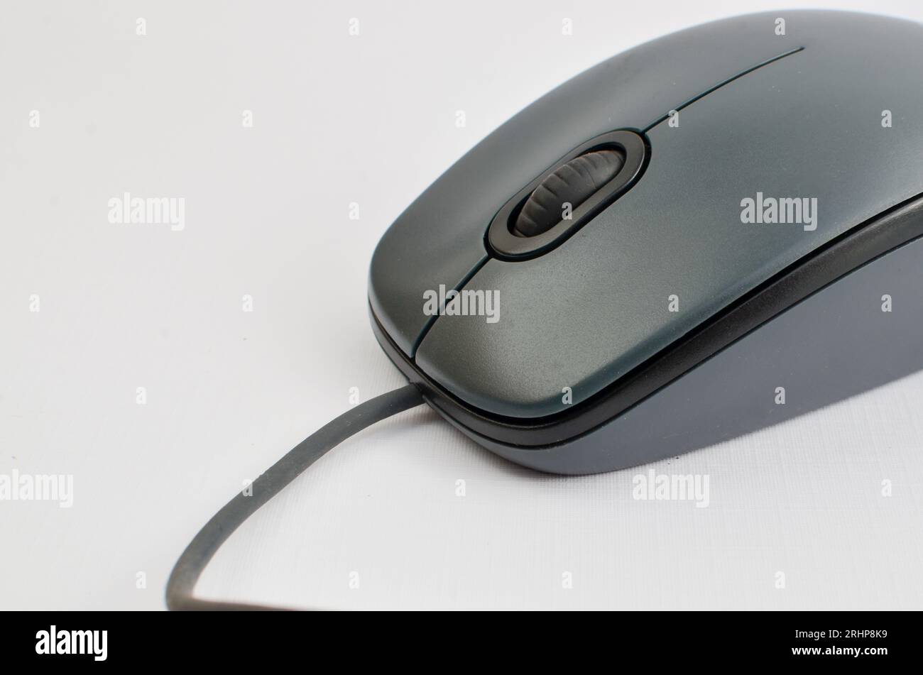 Primo piano di un mouse per computer dal design moderno, simbolo della tecnologia e del computing moderno. Perfetto per concetti tecnologici, simbolo dell'era digitale e. Foto Stock
