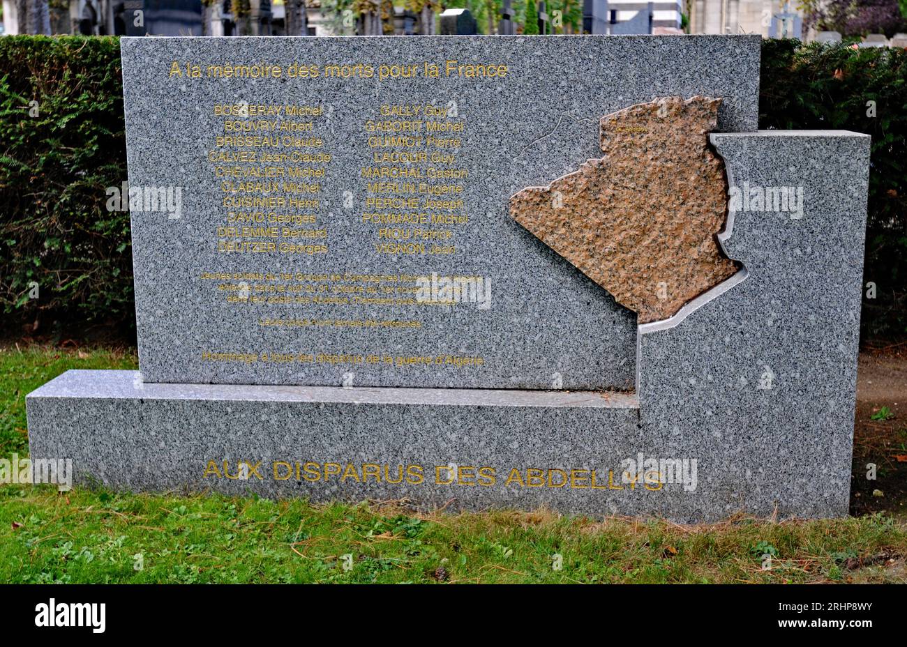 Un monumento ai 20 soldati francesi scomparsi nei pressi di Abdellys, in Algeria, nel 1956 durante la guerra d'Algeria, si trova nel cimitero di Père Lachaise a Parigi. Foto Stock