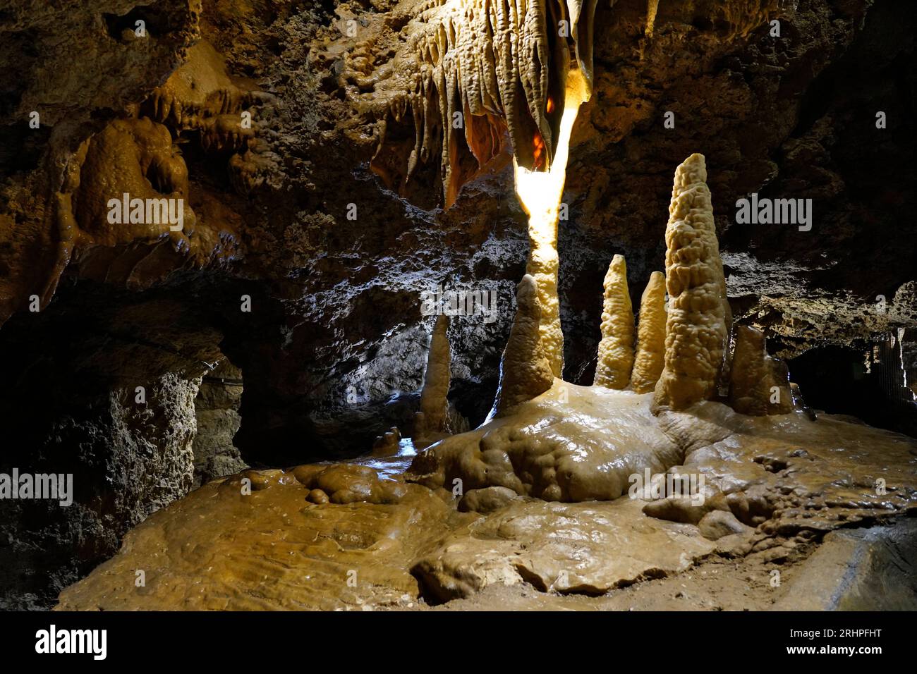 Germania, Baviera, alta Franconia, Svizzera franconica, Pottenstein, devil's Cave, all'interno, il "sipario". Foto Stock