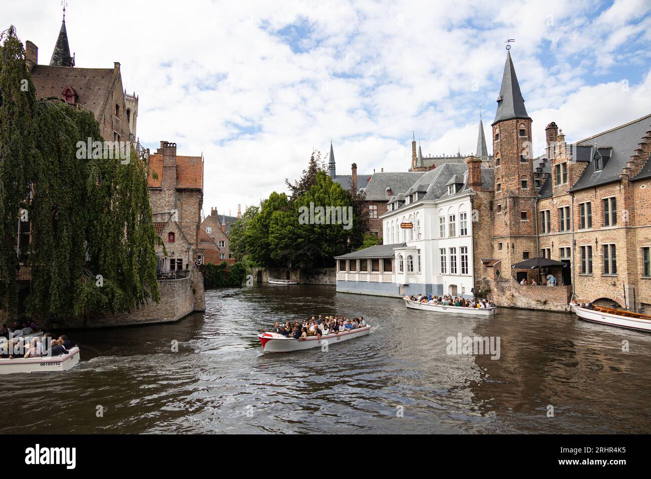 Gite in barca sul canale di Bruge, Belgio Foto Stock