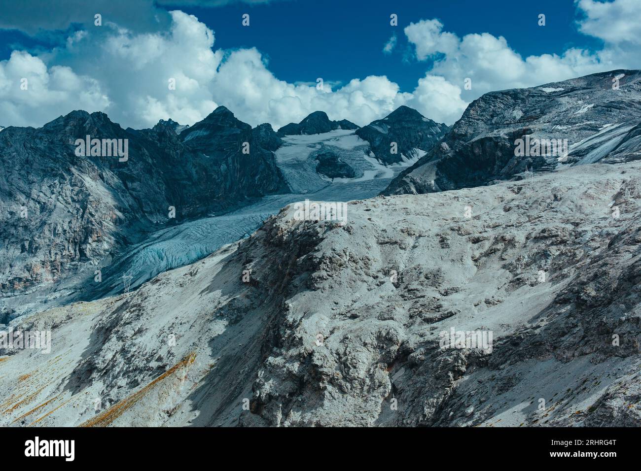 Pittoresco paesaggio montano con ghiacciaio, Alpi svizzere Foto Stock