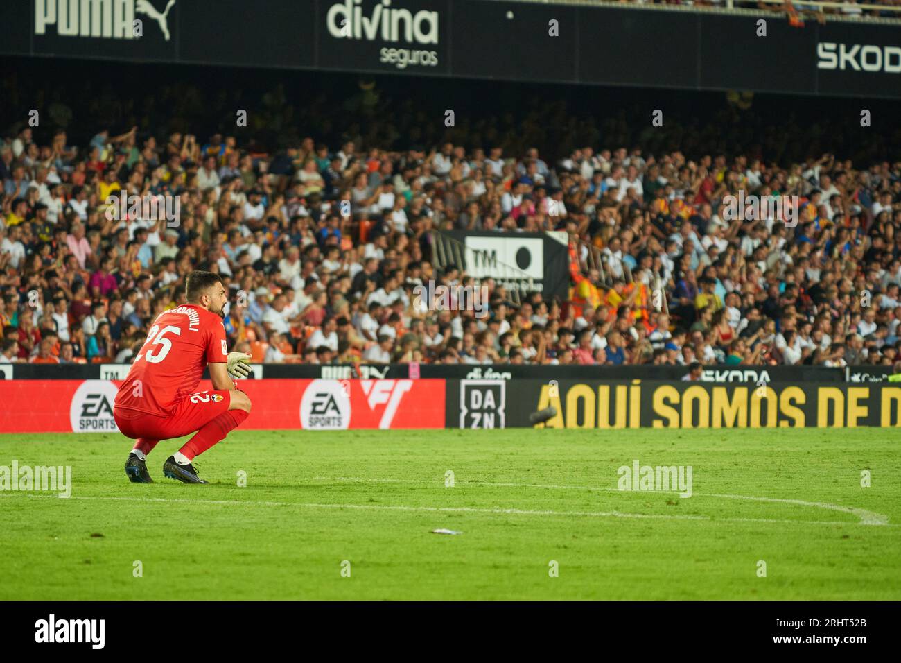 Giorgi Mamardashvili di Valencia CF in azione durante la Liga EA Sport Regular Season Round 2 il 18 agosto 2023 allo Stadio Mestalla (Valencia,la Foto Stock