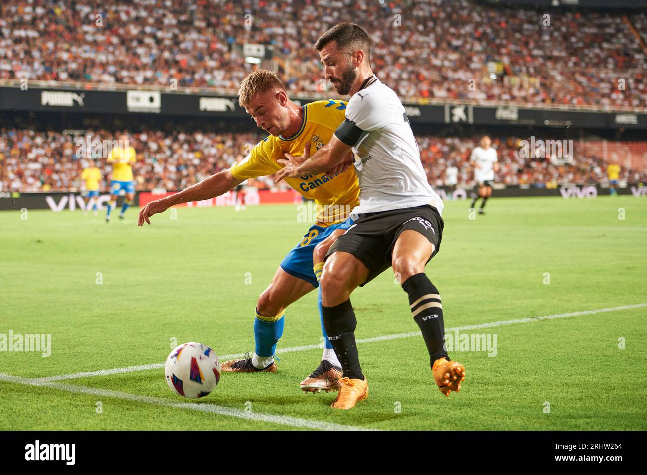 Jose Gaya di Valencia CF, Sinkgraven di UD Las Palmas in azione durante la Liga EA Sport Regular Season il 18 agosto 2023 allo Stadio Mestalla (Val Foto Stock