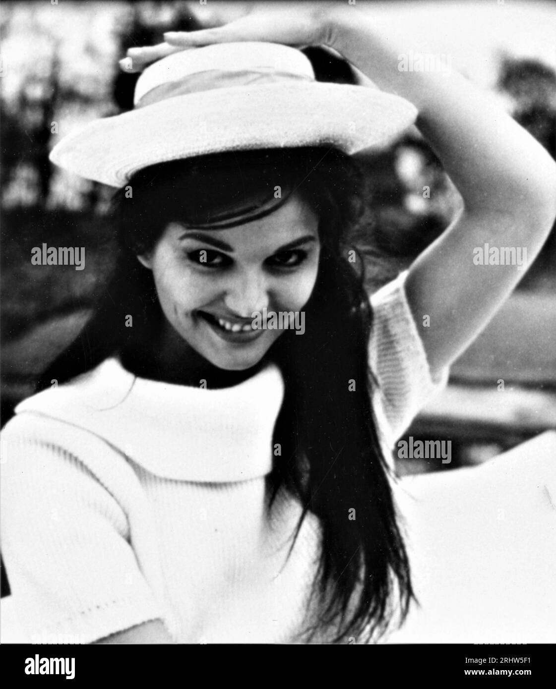 CLAUDIA CARDINALE ritrattista pubblicità per UPSTAIRS E DOWNSTAIRS 1959, direttore RALPH THOMAS The Rank Organisation Foto Stock