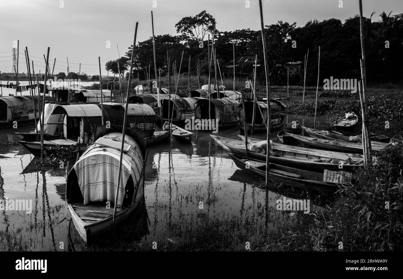 The Nomadic Floating Lifestyle of Snake Charmers 'Bede' Community, Image Capture il 9 settembre 2022, da Rahitpur, Bangladesh Foto Stock