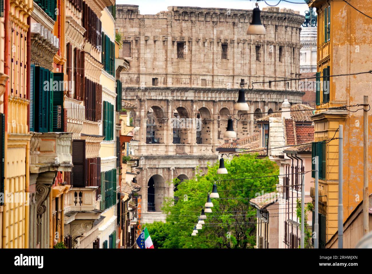 Vista del Colosseo da via di San Giovanni in Laterano, Roma, Italia Foto Stock