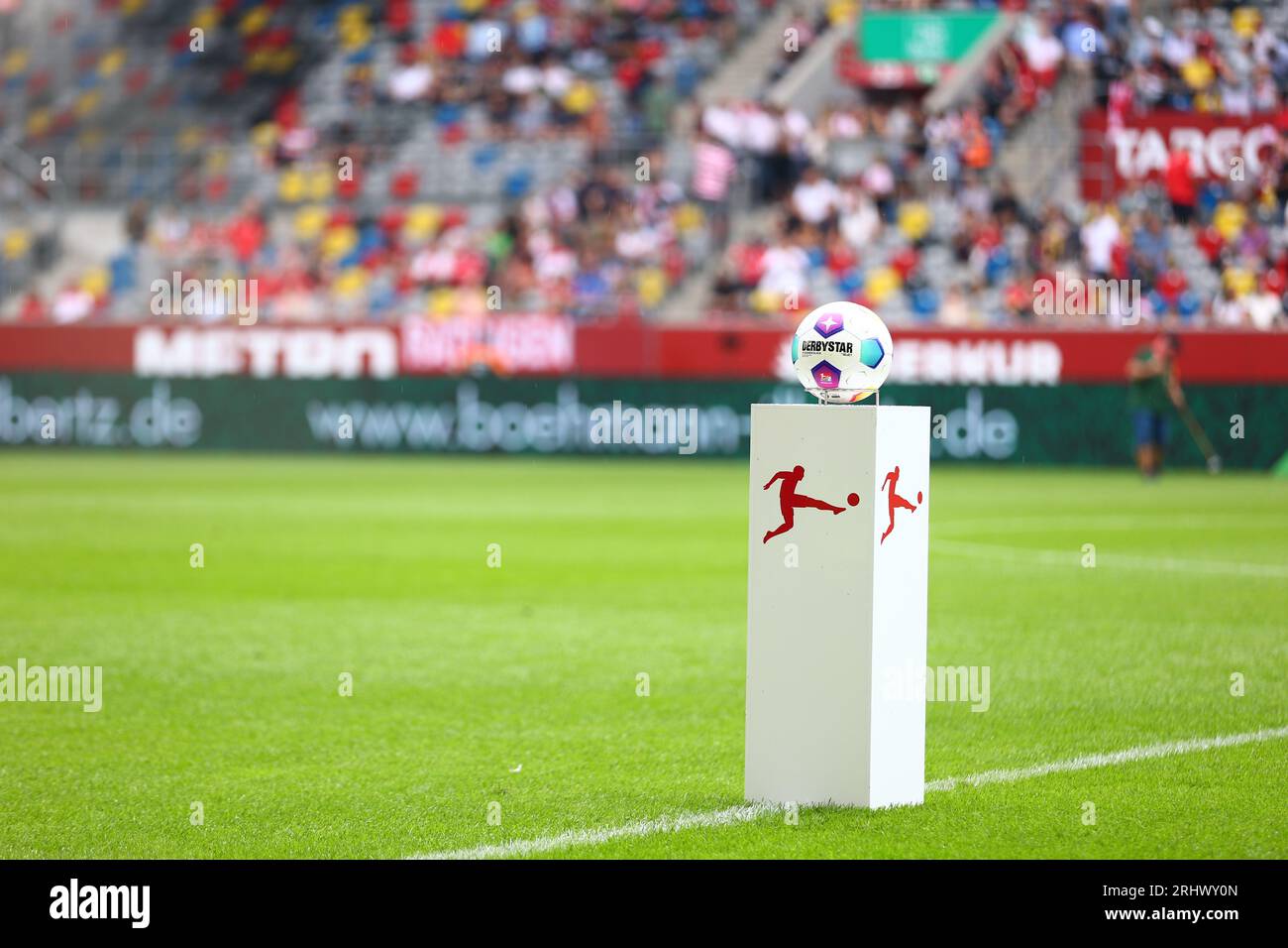 Duesseldorf, Germania, 19.08.2023. Fortuna Duesseldorf vs. SC Paderborn 07, calcio, 2. Bundesliga, 3. Matchday, stagione 2023/2024. LE NORMATIVE MERKUR SPIEL-ARENA DFL VIETANO L'USO DI FOTOGRAFIE COME SEQUENZE DI IMMAGINI E/O QUASI-VIDEO. Credito: NewsNRW / Alamy Live News Foto Stock