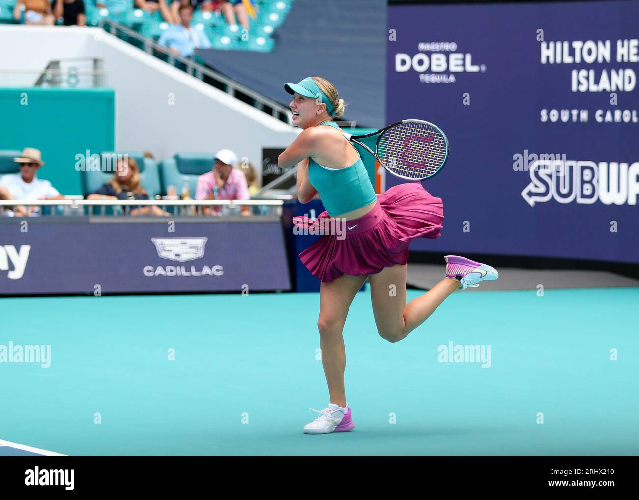 Anastasia Potopova in azione. Florida, USA, Miami Open Tennis, marzo 2023, Hard Rock Stadium, foto: Chris Arjoon/Credit Foto Stock