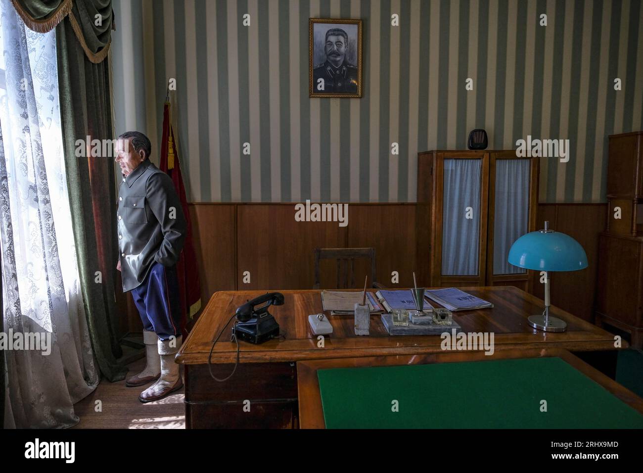 Dolinka, Kazakistan - 17 agosto 2023: Museo commemorativo di Karlag, situato nell'ex edificio del quartier generale del Gulag sovietico a Karaganda. Foto Stock