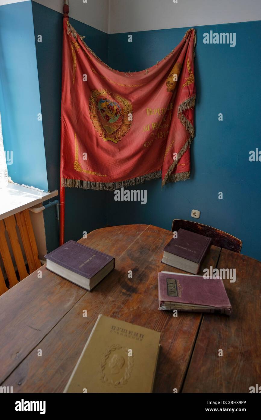 Dolinka, Kazakistan - 17 agosto 2023: Museo commemorativo di Karlag, situato nell'ex edificio del quartier generale del Gulag sovietico a Karaganda. Foto Stock