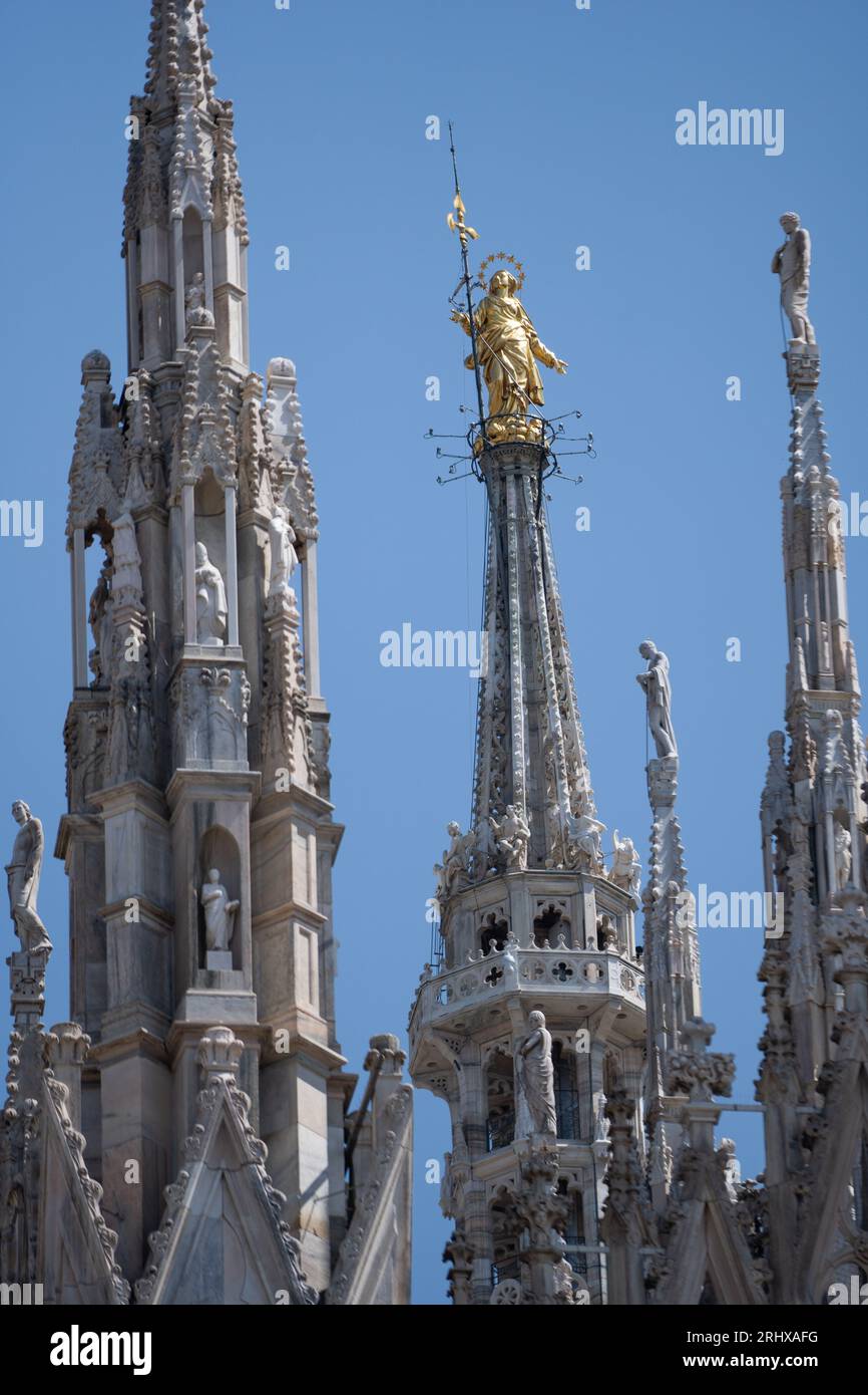 Cattedrale di Milano - una delle cattedrali più grandi del mondo Foto Stock