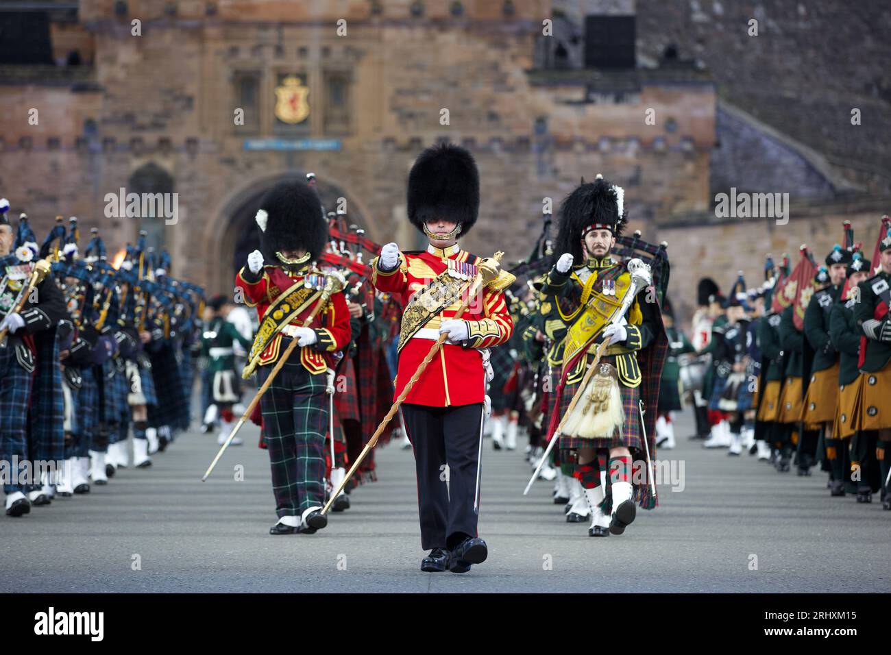 Edimburgo,. Regno Unito, 18 agosto 2023: I Massed Pipes and Drums si esibiscono al Royal Edinburgh Military Tattoo al castello. Fig.: Terry Murden DBMS/Alamy Foto Stock